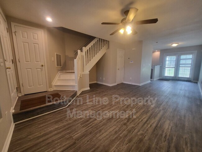 Foto del edificio - 9365 Glenwater Dr