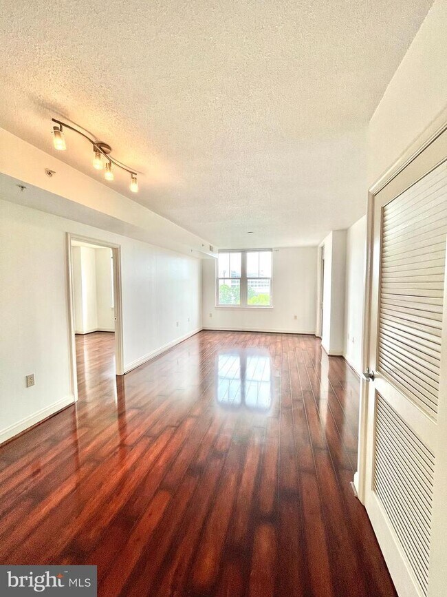Building Photo - 11760 Sunrise Valley Dr