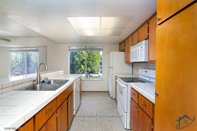 Building Photo - 240 Bendorf Dr
