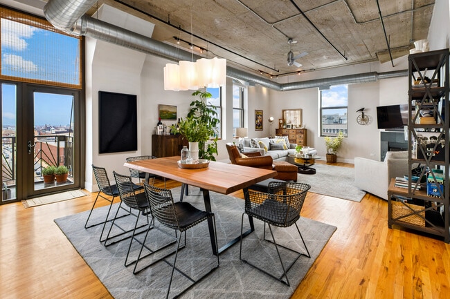 Building Photo - 758 N Larrabee St
