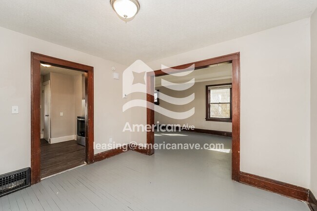 Foto del edificio - 1065 Murray Ave