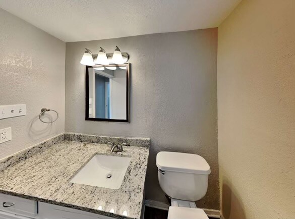 Foto del edificio - 1003 Rosewood Ln