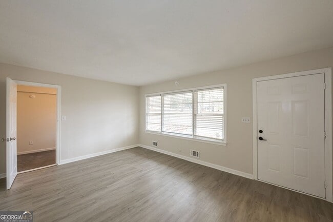 Foto del edificio - 2058 River Rd