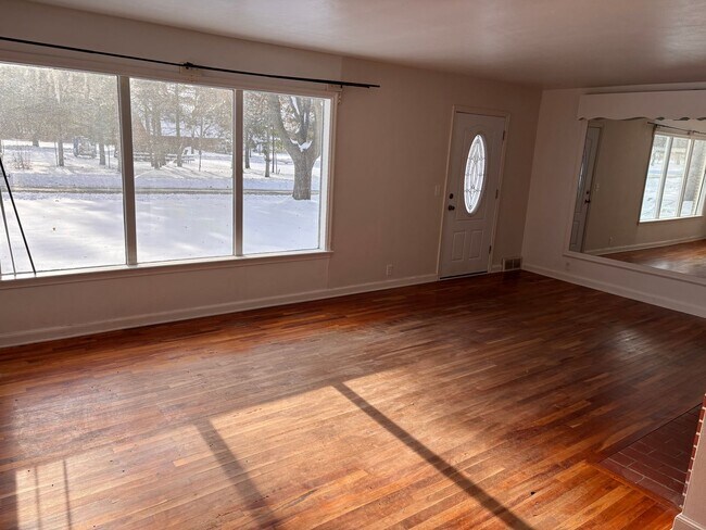 Foto del edificio - Spacious Allouez 3 Bedroom Home