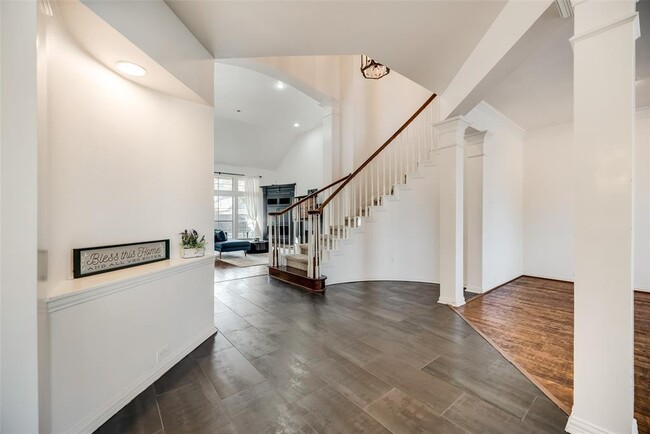 Building Photo - 8409 Orchard Hill Dr