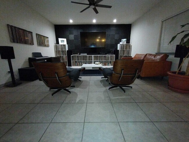 Building Photo - 3637 Tierra Calida Dr