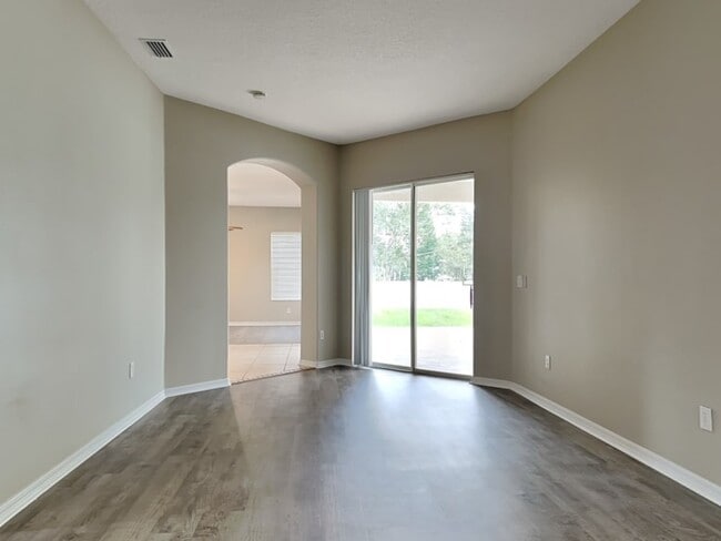 Building Photo - 1150 Helmsdale Dr