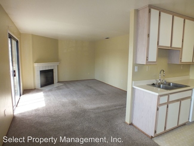 Building Photo - 3384 La Canada Dr