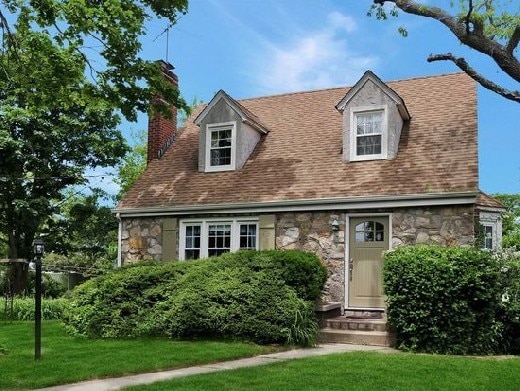 Primary Photo - 42 Orchard St, Lindenhurst, NY 11757