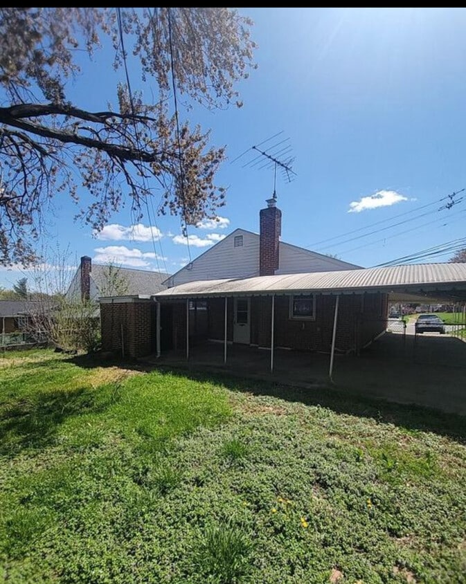 Building Photo - 5206 Hazelwood Ave