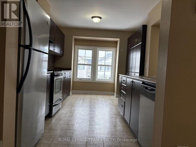 Building Photo - 2652 Baynes Sound Way