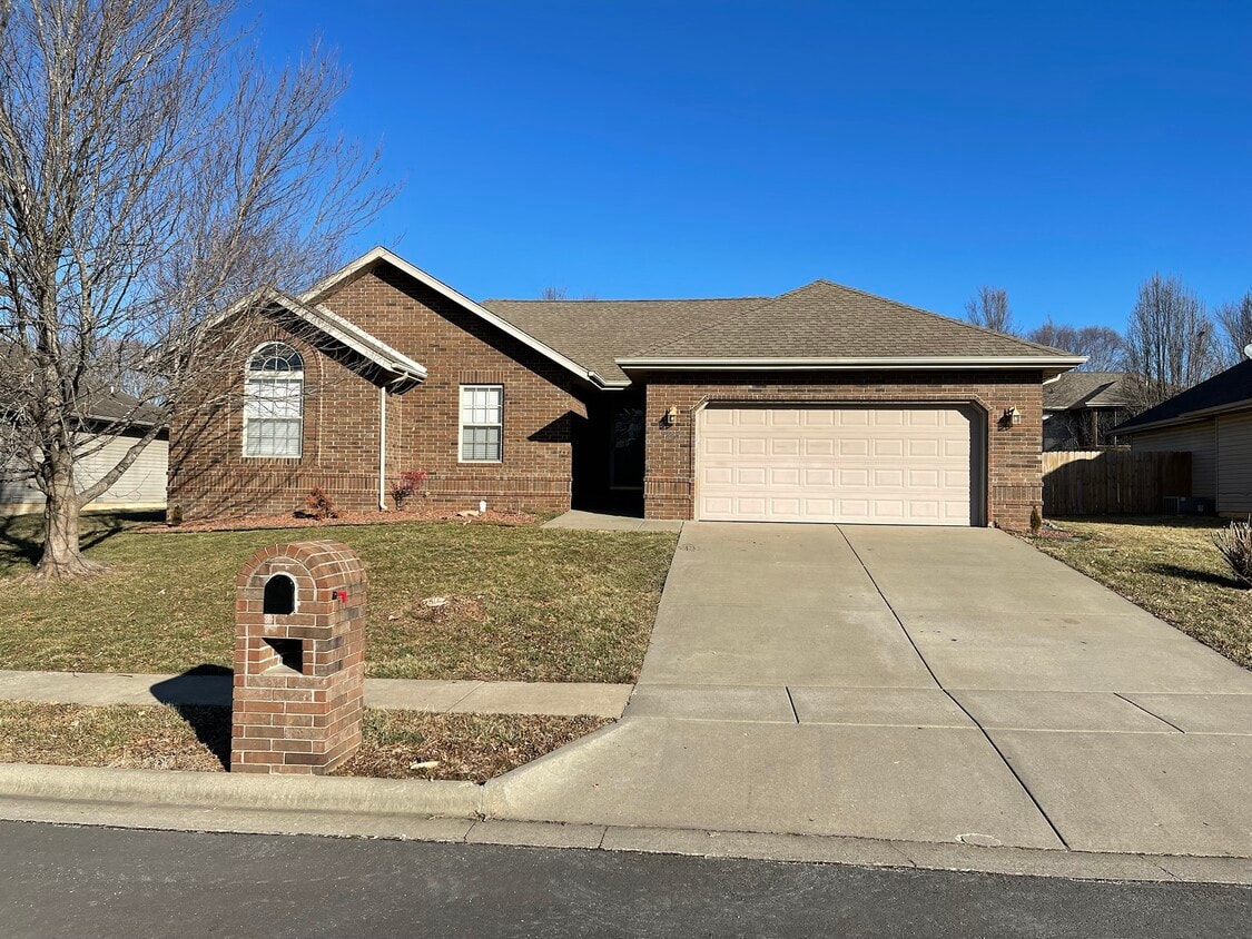 793 E Roubidoux St, Nixa, MO 65714 House for Rent in Nixa, MO