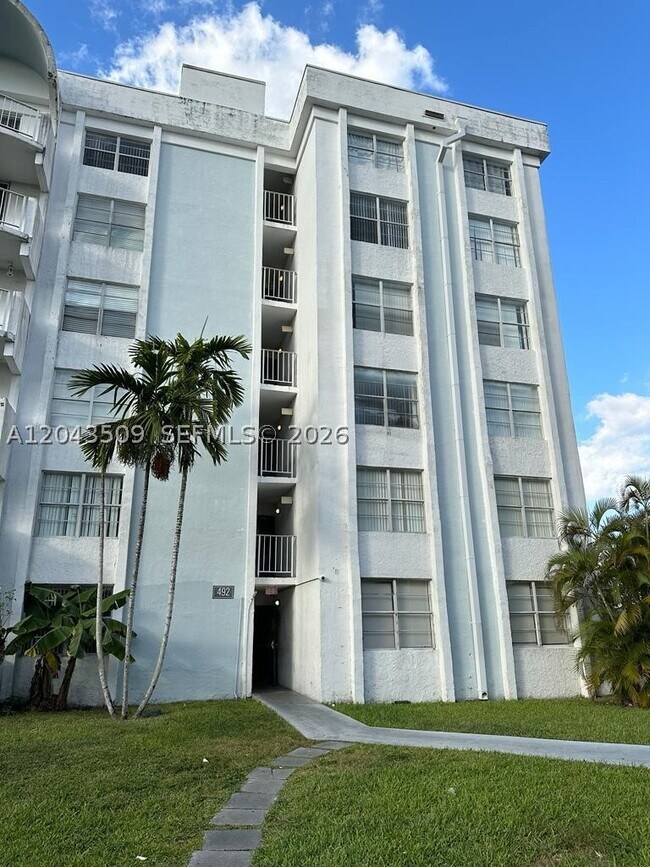 Building Photo - 492 NW 165th St