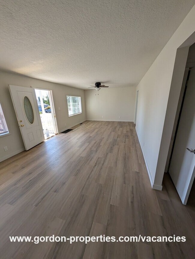 Foto del edificio - Saint Helens OR - upstairs flat 2 bedroom ...