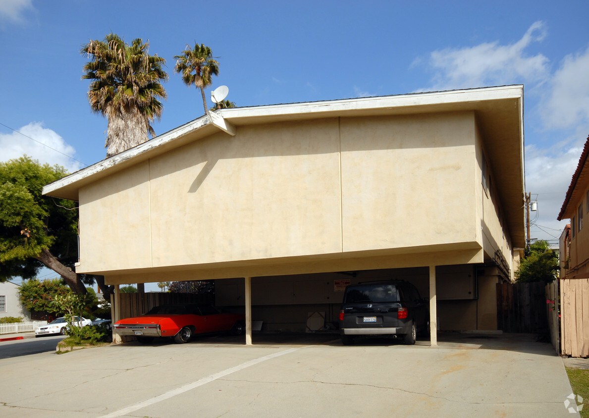Building Photo - 4544 Westlawn Ave