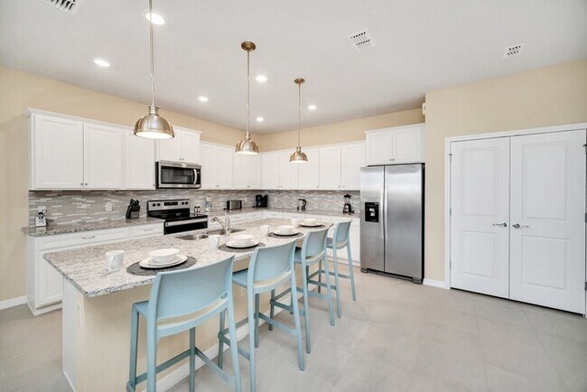 Foto del edificio - 2130LC  Brand New 9Bd Mansion Pool/ Spa At...