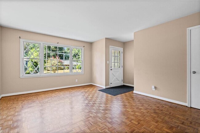 Foto del edificio - 5516 Brightwood Ln