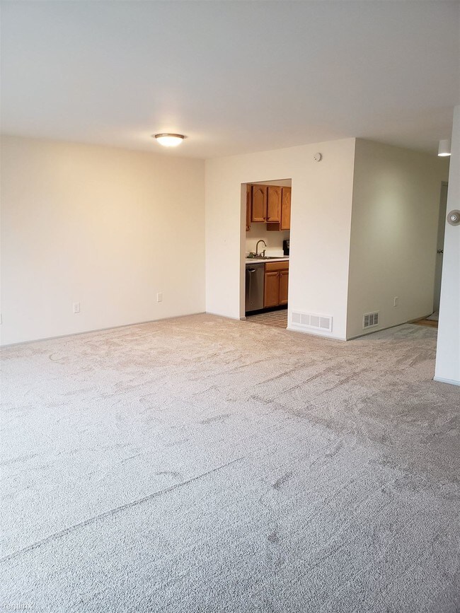 Building Photo - 2 br, 1.5 bath  - 781 Skynob Dr