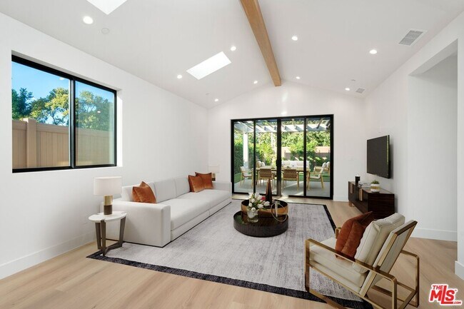 Foto del edificio - 5662 Winnetka Ave