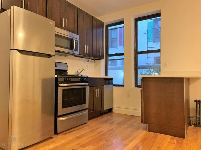 Foto del edificio - 2 bedroom in ASTORIA NY 11105