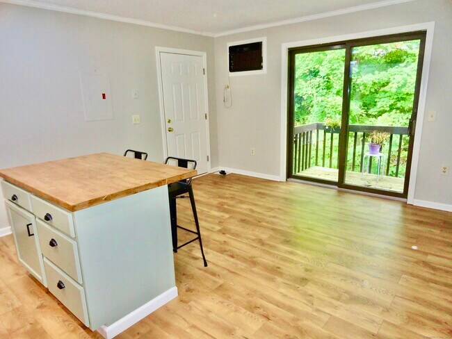 Building Photo - 616 Migeon Ave