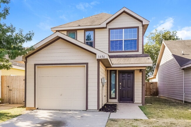 Building Photo - 1456 Pine Ln