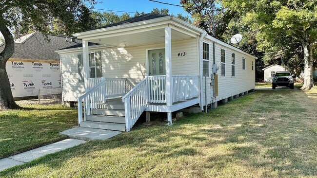 Building Photo - 413 Trist Pl