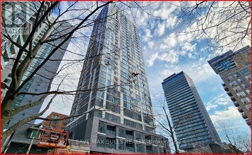 Building Photo - 65 Mutual St