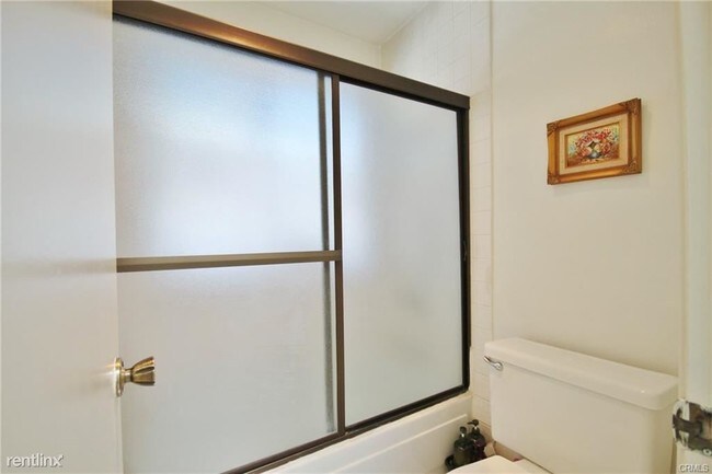 Building Photo - 2 br, 3 bath  - 1080 Walnut Grove Ave Apt B