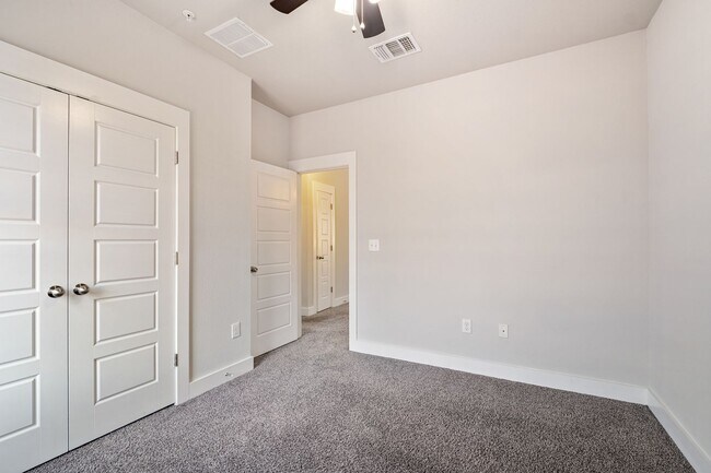 Foto del edificio - Beautiful Crestview Station Home with Garage & Covered Patio