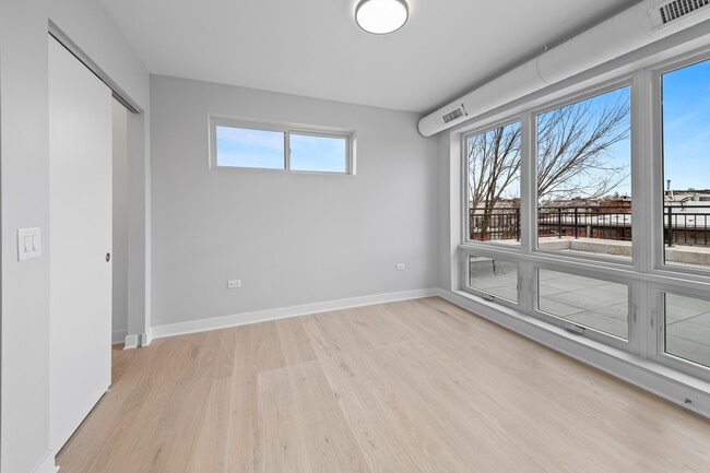 Building Photo - 4637 N Ashland Ave