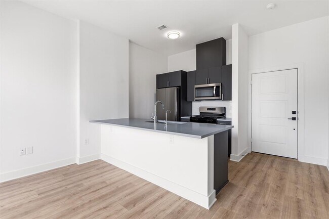 Foto del edificio - 3900 Berkman Dr