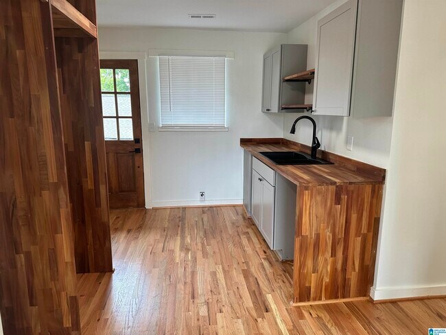 Foto del edificio - 2428 21st Ave N