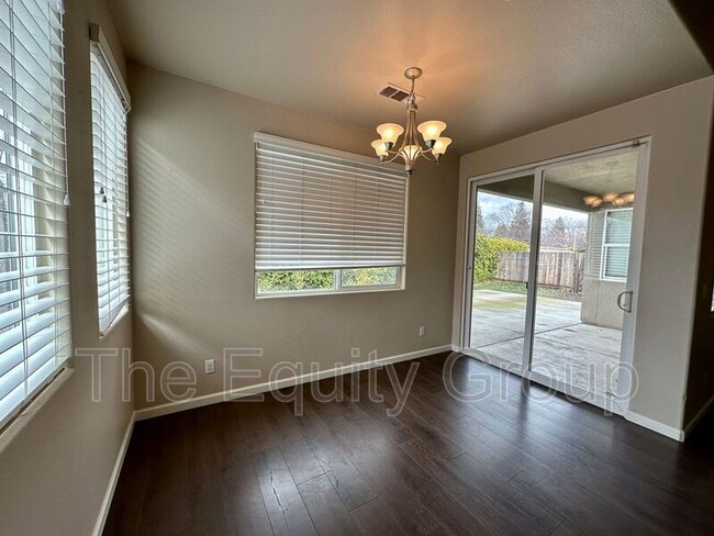 Foto del edificio - 1347 N Terrace Ct