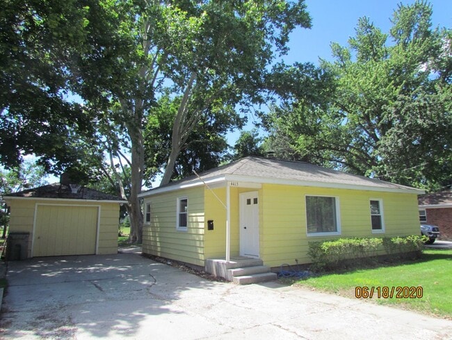 Building Photo - Roommate Needed for 3 Bed Home Close to Bo...