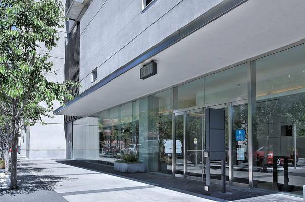 Primary Photo - 250 King St