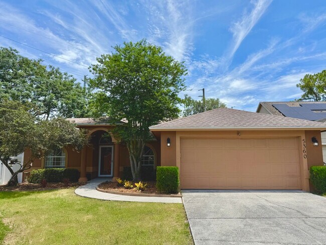 Foto del edificio - Beautiful Remodeled/Renovated 3/2/2 with Large Screen Porch - near Tuskawilla Rd