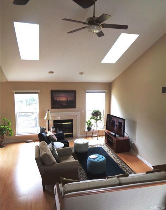 Building Photo - 4198 Gardenia Dr