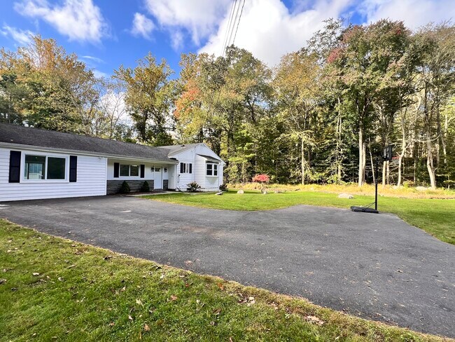 Building Photo - 267 Thunder Hill Dr