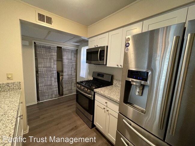 Foto del edificio - 1 br, 1 bath House - 10653 Lakefront Dr.