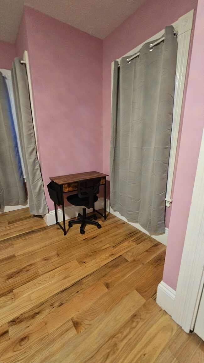 Building Photo - 14 Lawton Ave