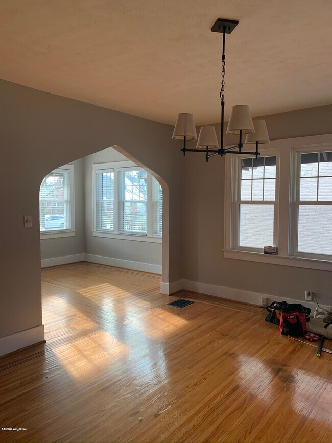 Building Photo - 423 Wendover Ave