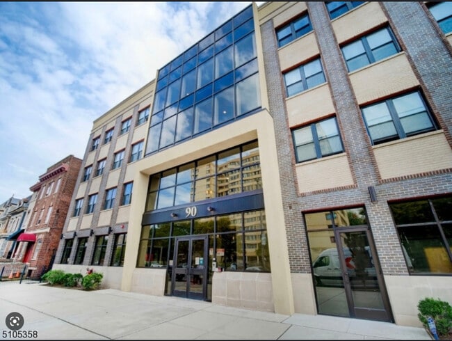 Building Photo - 90 Clinton Ave