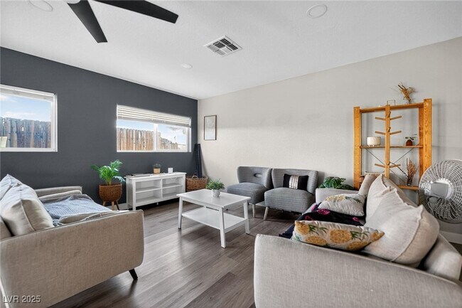 Foto del edificio - 4325 Cory Pl