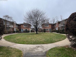 Building Photo - 96 Shore Rd