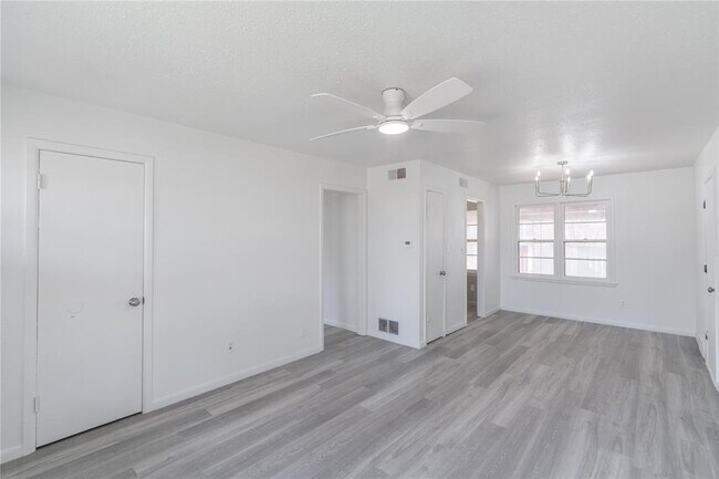 Foto del edificio - 2333 Eagle Dr