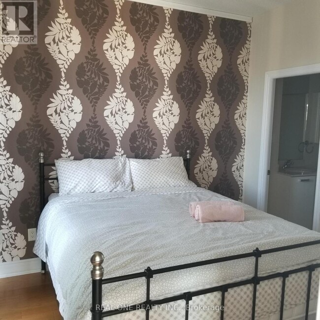 Building Photo - 38 Grenville St