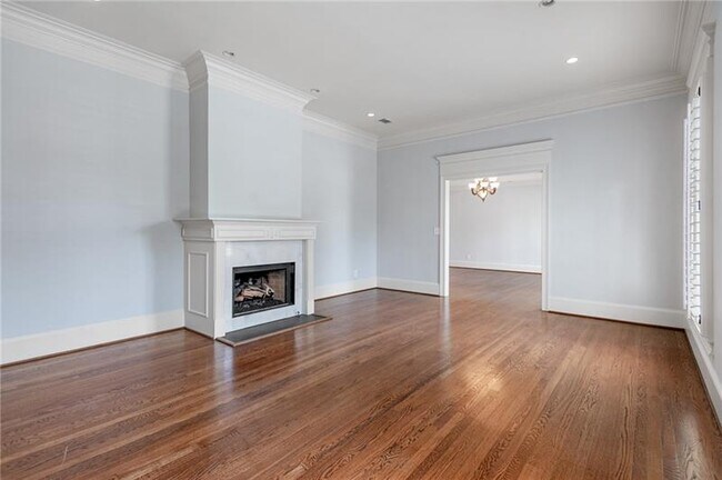 Foto del edificio - 925 W Paces Ferry Rd NW