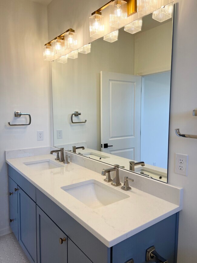 Foto del edificio - 15296 Mystic Rock Dr