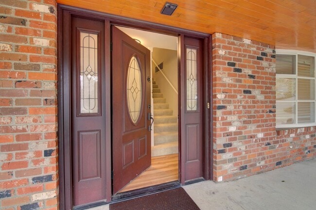 Building Photo - 4Bd/2.25Ba Bellevue House